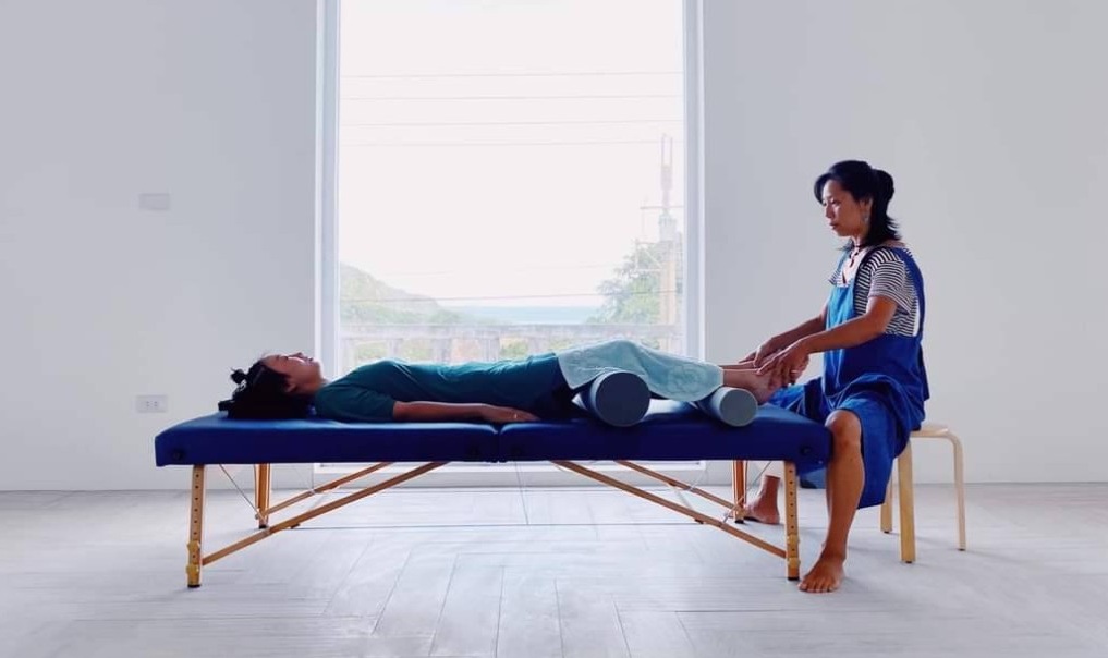 Faye guiding a Feldenkrais session